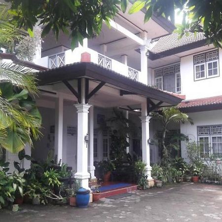 Hotel Airlangga Mataram Exterior photo