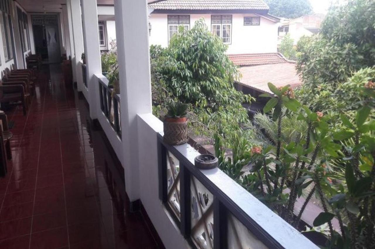 Hotel Airlangga Mataram Exterior photo